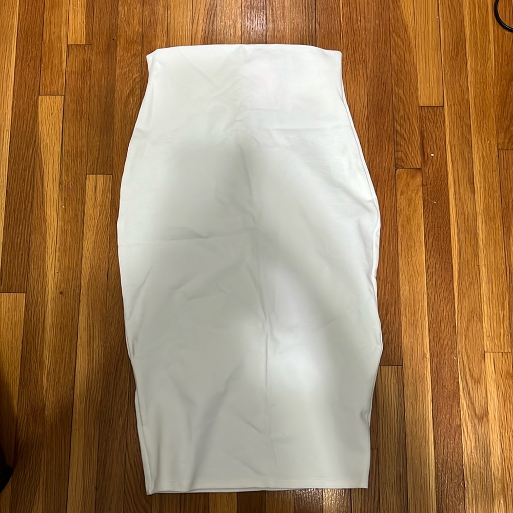 WHITE PENCIL SKIRT